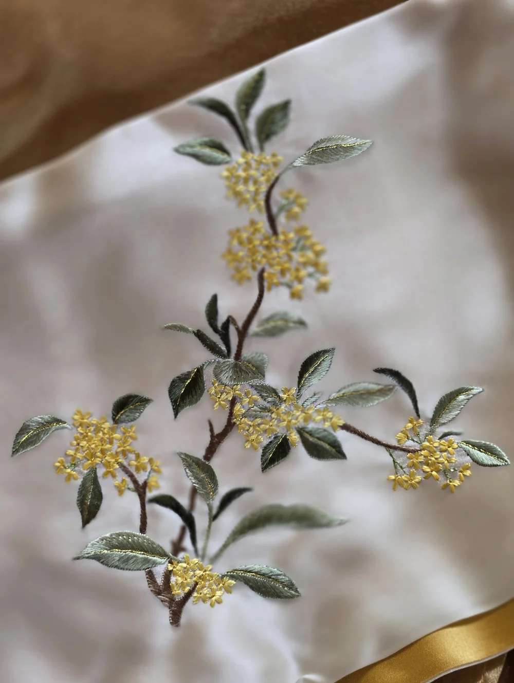 NWT!! 100% Silk Embroidered Floral Scarf, Ivory Suzhou Style, Size 13 1/2" X 60" - Picture 6 of 8